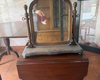 Kittinger dressing table mirror