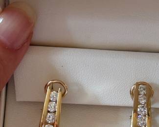 #7 - $1,350 - 2 ctw diamonds hoops 14kt gold earrings - 7 gr 