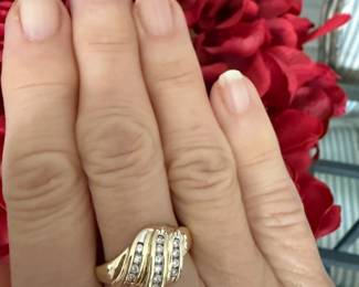 #16 - $450 - 1/2 ctw diam & 14kt yellow gold cluster ring. Size 9. 3.6gr