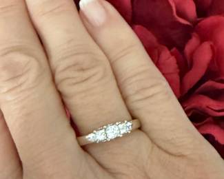 #15 - $650 - 1/2 ctw diam approx. 3 stone ring 14kt white gold. Size 7. 3.4gr