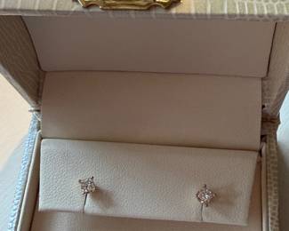 #8 - $275 - 0.36 ctw Princess ERS 14kt yellow gold post - 7 grams