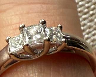 #15 - $650 - 1/2 ctw diam approx. 3 stone ring 14kt white gold. Size 7. 3.4gr