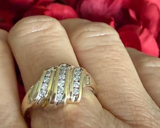 #16 - $450 - 1/2 ctw diam & 14kt yellow gold cluster ring. Size 9. 3.6gr