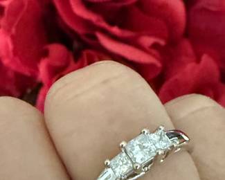 #15 - $650 - 1/2 ctw diam approx. 3 stone ring 14kt white gold. Size 7. 3.4gr