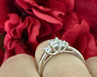 #15 - $650 - 1/2 ctw diam approx. 3 stone ring 14kt white gold. Size 7. 3.4gr
