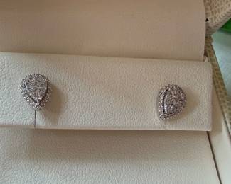#12 - $325 - Pear shape diamonds ERS Neil Lane 14kt white gold. 1.9gr. 
