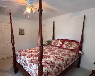 Queen four poster plantation-style bed
