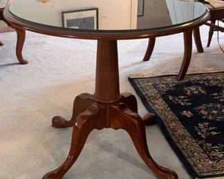 Round vintage tea table with Queen Anne-style pedestal base