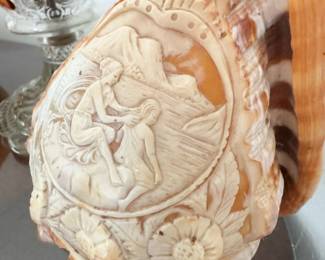 Italian cameo lamp
