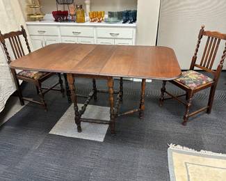 Gateleg drop leaf table extended