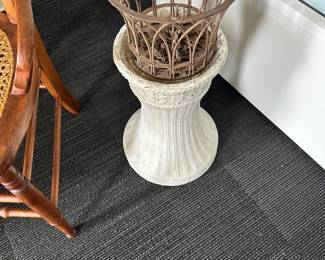 Jardinière stand