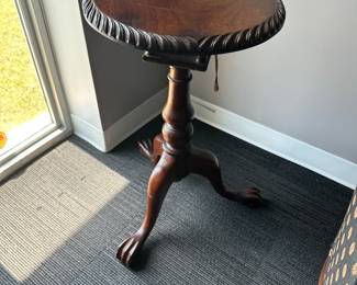 Chippendale mahogany tilt top table