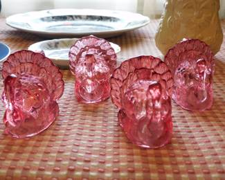 Pressed glass turkey napkin rings, cranberry/pink color, set of 4