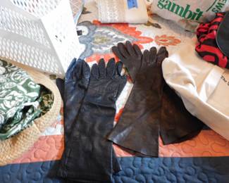 Women's leather gloves