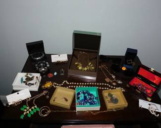 Women's fashion jewelry