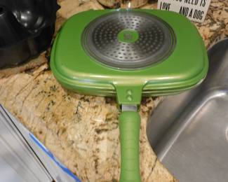 Lime green Cook's Companion Cast Aluminum Ceramic Nonstick Versa Flip Pan features a magnetic handle that locks for secure flipping. Includes a ceramic nonstick interior coating.