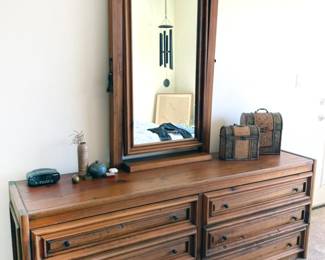 Dresser with 6 drawers, matching mirror