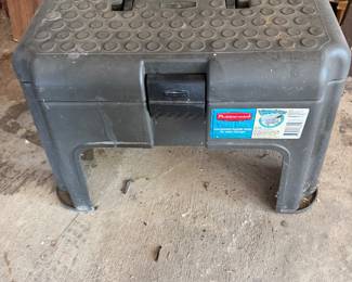 Rubbermaid Toolbox with legs