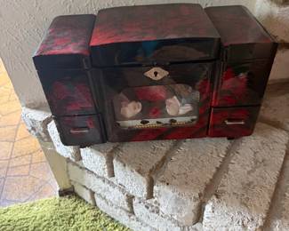 Red lacquer Jewelry box