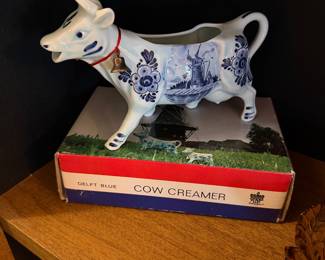 Delft cow creamer