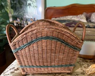 Wicker flat bottom container