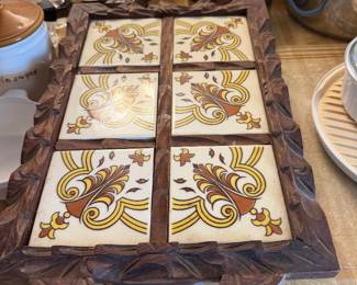 Vintage tile tray/trivet