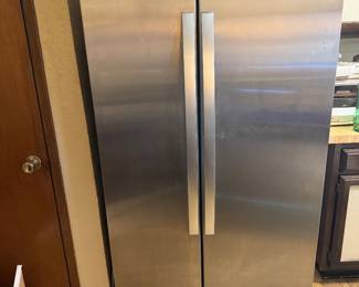 Whirlpool Refrigerator/Freezer Side by Side