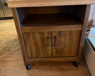 Wheeled microwave stand