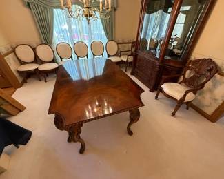 Beautiful carved mahogany dining table w/leaves and 8 chairs by Century Furniture
