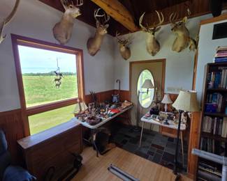 Deer Taxidermy Mounts, Drop Leaf Oak Table, Lamps, Collectibles