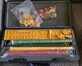 Vintage Bakelite Mahjong set w/case