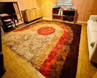 Vintage 1970s shag wool rug !