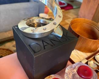 Dansk.