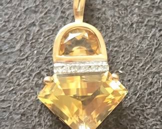 10kt citrine diamond shape pendant.