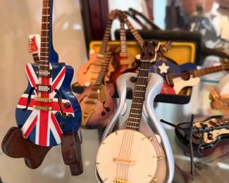 Mini guitars