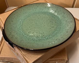 Set of 8 Ceramic Dinner Plates (New)