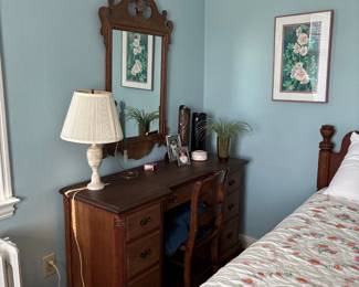 Desk/vanity