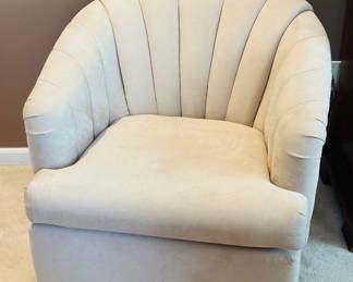 Bucket swivel chair 