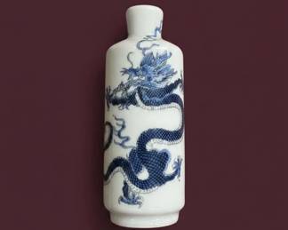 Chinese Blue and White Porcelain Snuff Bottle with Dragon Motif, likely Republic Period second image