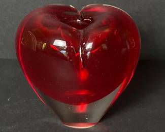 150 vibrantredsolidglassheartshapedpap