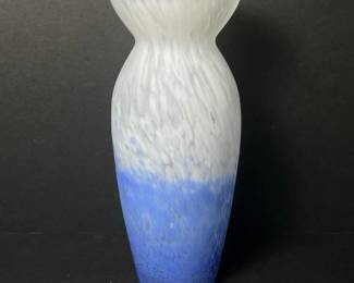 153 elegantwhiteandblueswirlglassvase