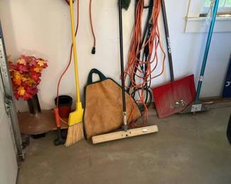 305 snowshovelroofrakelogholderandoth