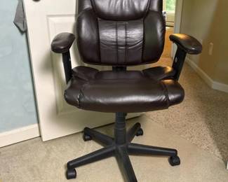 111 telfordiibrownluxuraofficechairwit
