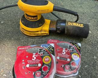 092 dewalt5randomorbitalsanderwithsand
