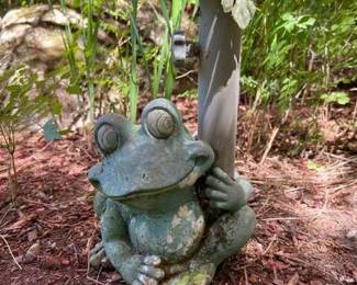 357 froglawnsculpture