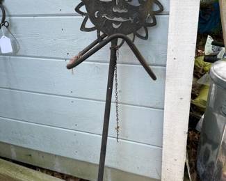 349 metalsunfacegardenstake55hx16w
