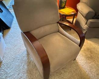 064 manualreclinerchairwithwoodarmsand