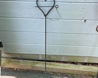 099 rusticwroughtironoutdoorgardenstake
