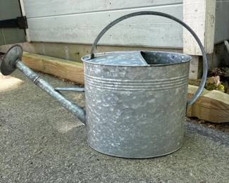 090 galvanizedmetalwateringcan
