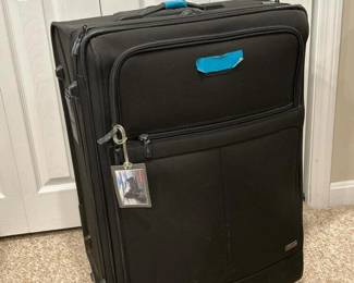 168 twosoftsidedsuitcasesblackwheelede